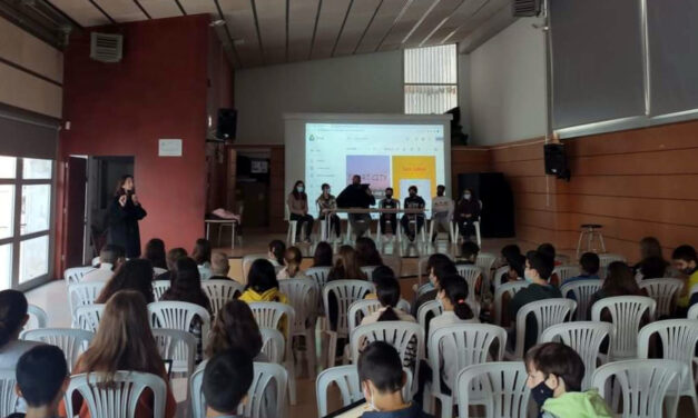 Alumnes de 6è de l’Escola Marcel·lí Domingo proposen a l’alcalde de Roquetes diferents projectes per transformar Roquetes en una ciutat SmartCity