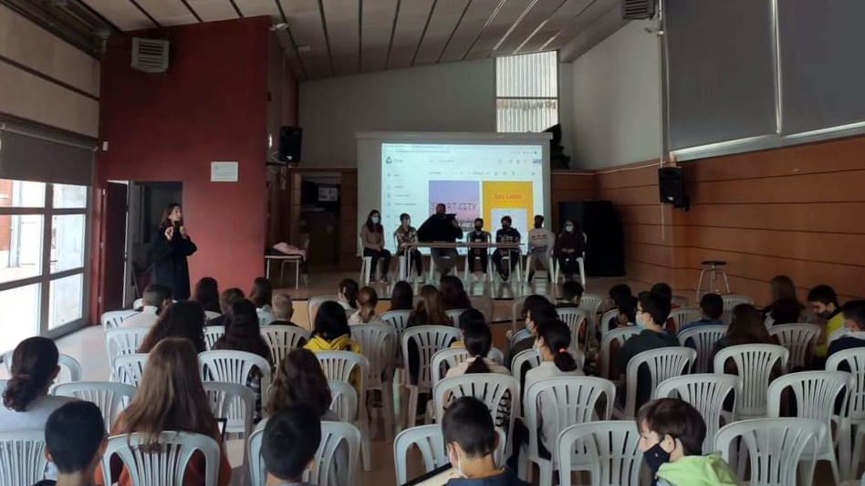 Alumnes de 6è de l’Escola Marcel·lí Domingo proposen a l’alcalde de Roquetes diferents projectes per transformar Roquetes en una ciutat SmartCity