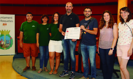 L’Ajuntament de Roquetes i el Patronat de Festes entreguen un xec de 4.000 euros al Projecte Emma