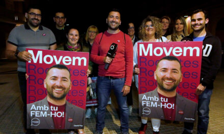 Eleccions Municipals Roquetes 2023 – Enganxada de cartells – MOVEM ROQUETES-MOVEM TERRES DE L’EBRE (MR-MTE – C)
