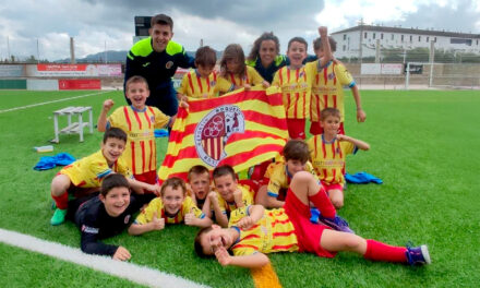 L’equip prebenjamí roig del Club Deportiu Roquetenc Campió de Lliga
