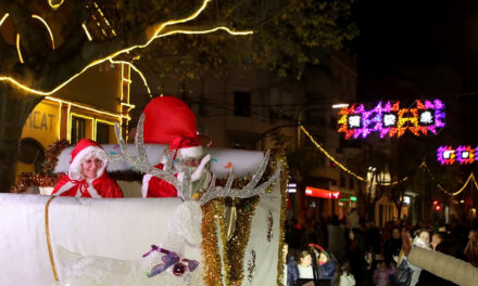 Encesa de les llums de Nadal i entrega de cartes al Pare i Mare Noel a Roquetes
