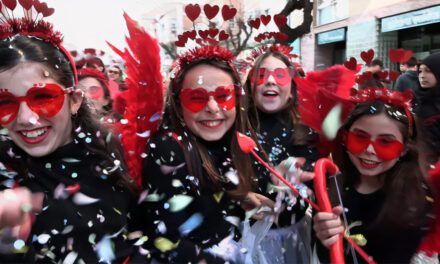 El Carnestoltes de Roquetes 2026 triomfa en participació i nivell de disfresses a la rua